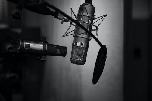 Top Tips On How to Record your Oral History Interviews in a Noisy Environment